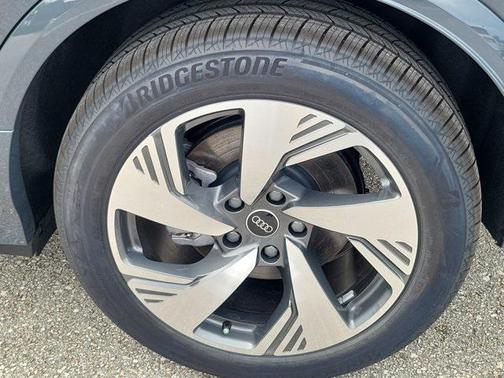 2025 Audi Q6 e-tron Premium Plus quattro