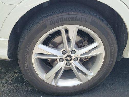 Ibis White 2023 Audi Q3 45 S line Premium Plus