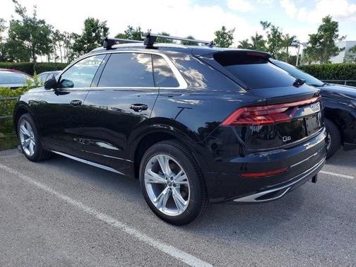 Photo 2 of 4 of 2019 Audi Q8 3.0T Prestige