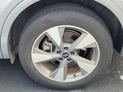 Florett Silver Metallic 2023 Audi Q5 40 Premium