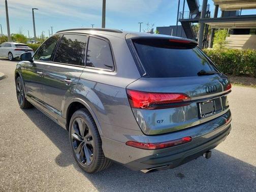2025 Audi Q7 55 Premium Plus