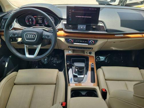 Glacier White Metallic 2023 Audi Q5 45 S line Premium Plus