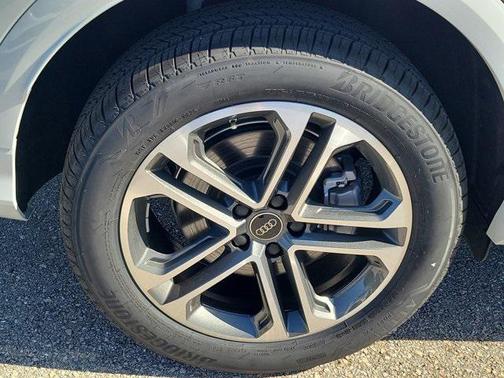 2025 Audi Q5 Premium TFSI quattro S tronic