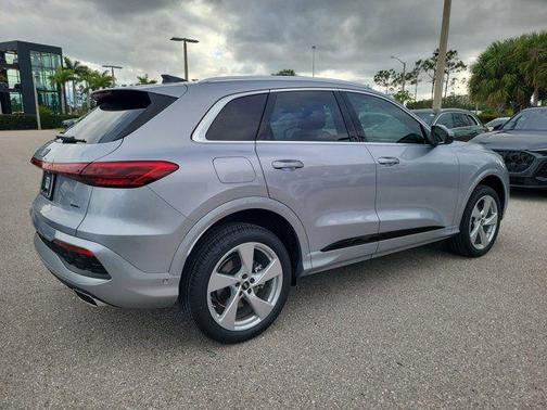 Florett Silver Metallic 2026 Audi Q5 Premium Plus TFSI quattro S tronic