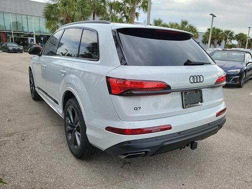 2025 Audi Q7 55 Premium Plus