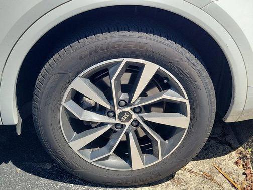 Ibis White 2023 Audi Q5 45 S line Premium Plus