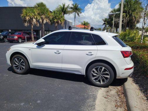 Ibis White 2023 Audi Q5 45 S line Premium Plus