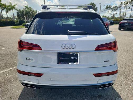 Ibis White 2023 Audi Q5 45 S line Premium Plus