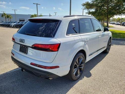 2025 Audi Q7 55 Premium Plus