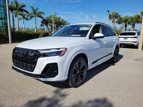 2025 Audi Q7 55 Premium Plus