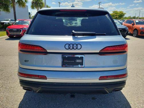 Satellite Silver Metallic 2025 Audi Q7 45 Premium Plus