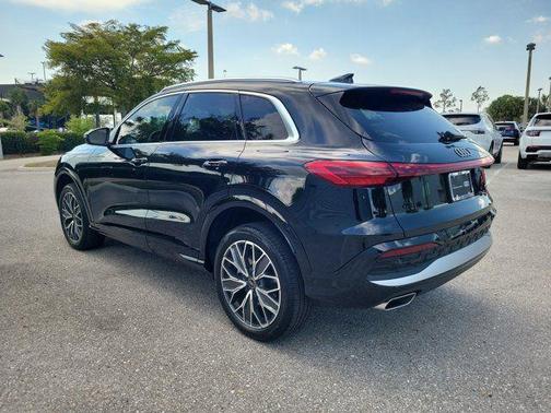 Mythos Black Metallic 2025 Audi Q5 Premium Plus TFSI quattro S tronic