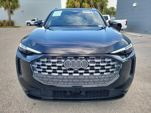 Mythos Black Metallic 2025 Audi Q5 Premium Plus TFSI quattro S tronic