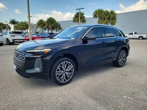 Mythos Black Metallic 2025 Audi Q5 Premium Plus TFSI quattro S tronic