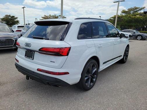 2025 Audi Q7 55 Premium Plus
