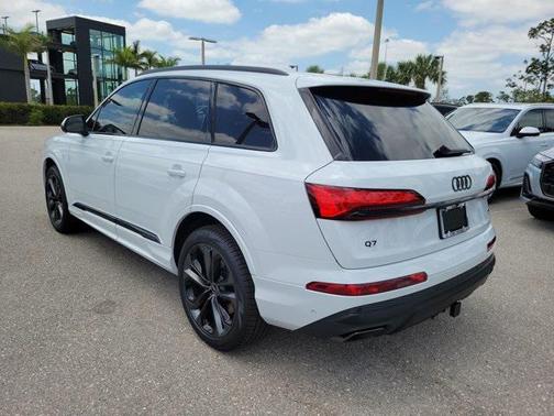 2025 Audi Q7 55 Premium Plus