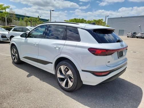 2025 Audi Q6 e-tron Premium Plus quattro