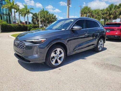Tambora Gray Metallic 2025 Audi Q5 Premium Plus TFSI quattro S tronic