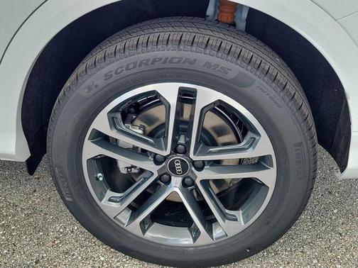 2025 Audi Q5 Premium TFSI quattro S tronic