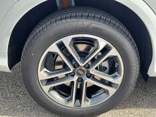 2025 Audi Q5 Premium TFSI quattro S tronic