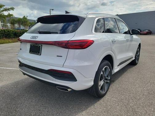 2025 Audi Q5 Premium TFSI quattro S tronic