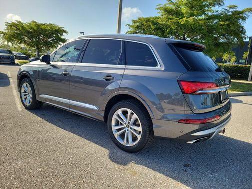 Samurai Gray Metallic 2025 Audi Q7 55 Premium Plus