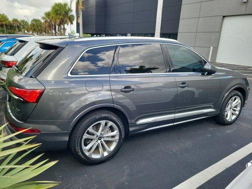 Samurai Gray Metallic 2025 Audi Q7 55 Premium Plus