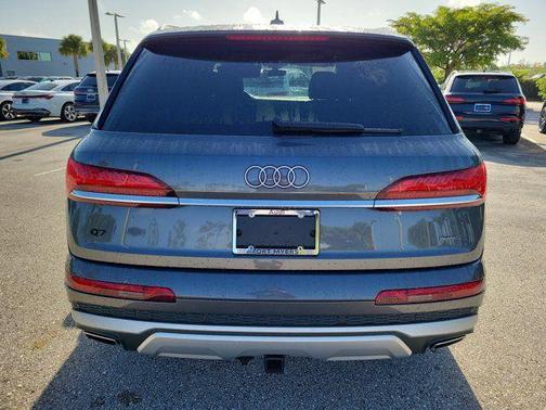 Samurai Gray Metallic 2025 Audi Q7 55 Premium Plus