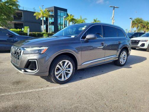 Samurai Gray Metallic 2025 Audi Q7 55 Premium Plus