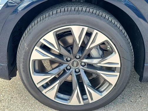 2025 Audi Q8 55 Premium Plus
