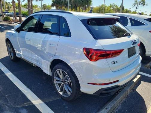 2025 Audi Q3 Premium 45 TFSI S line quattro Tiptronic