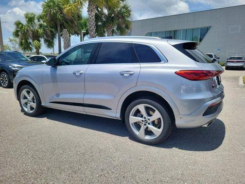 Florett Silver Metallic 2026 Audi Q5 Premium Plus TFSI quattro S tronic