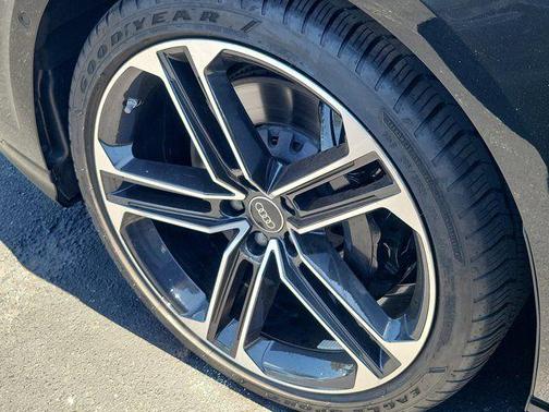 Mythos Black Metallic 2025 Audi A8 L 55 (Tiptronic)