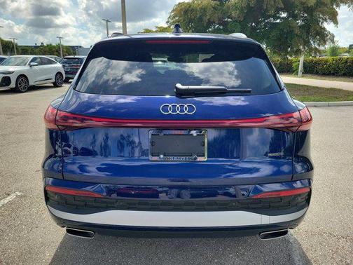 Navarra Blue Metallic 2025 Audi Q5 Premium Plus TFSI quattro S tronic