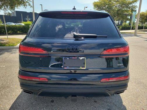 Mythos Black Metallic 2025 Audi Q7 55 Premium Plus