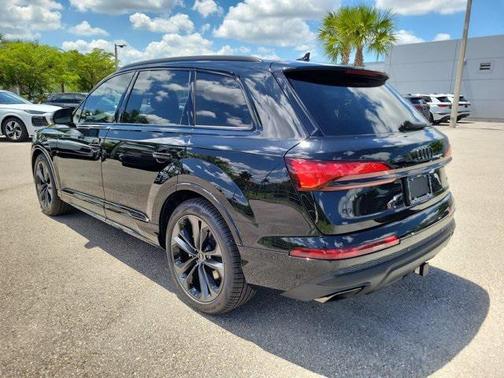 2025 Audi Q7 55 Premium Plus
