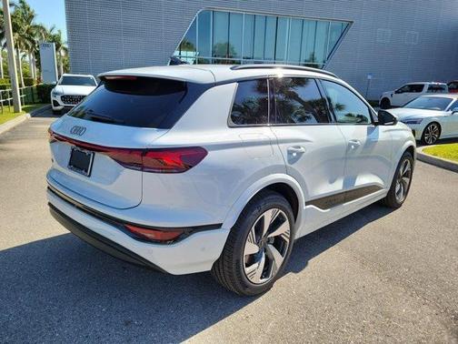 2025 Audi Q6 e-tron Prestige quattro