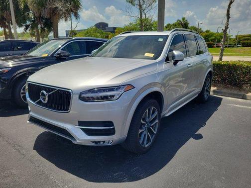 Bright Silver Metallic 2018 Volvo XC90 T5 Momentum