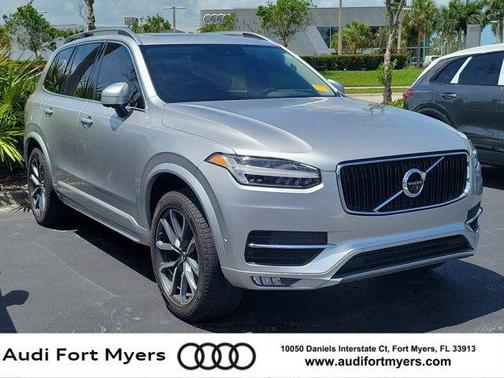 Bright Silver Metallic 2018 Volvo XC90 T5 Momentum