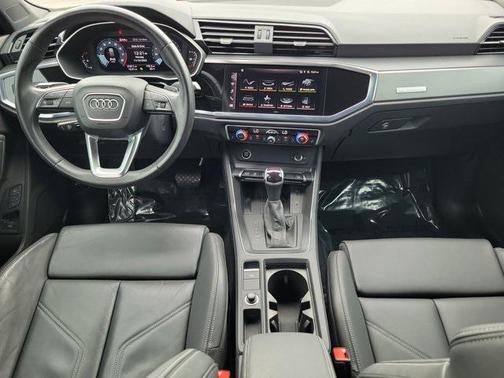 2024 Audi Q3 Premium 45 TFSI S line quattro Tiptronic