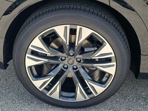Mythos Black Metallic 2026 Audi Q8 55 Premium Plus