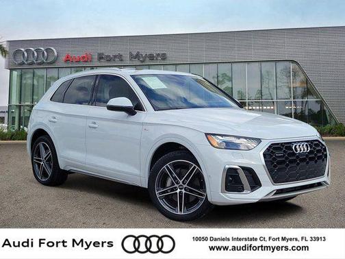 Glacier White Metallic 2024 Audi Q5 e 55 S line Prestige