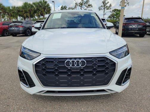 Glacier White Metallic 2024 Audi Q5 e 55 S line Prestige