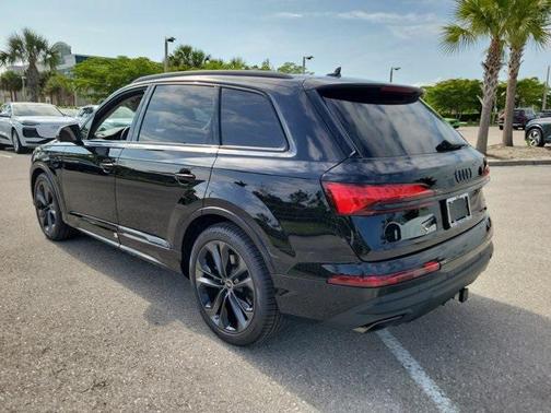 2025 Audi Q7 55 Premium Plus