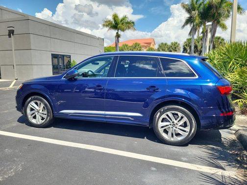 Navarra Blue Metallic 2022 Audi Q7 45 Premium Plus