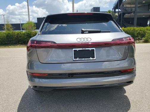 2022 Audi e-tron Premium