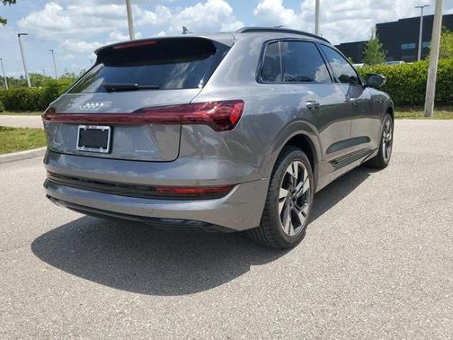 2022 Audi e-tron Premium