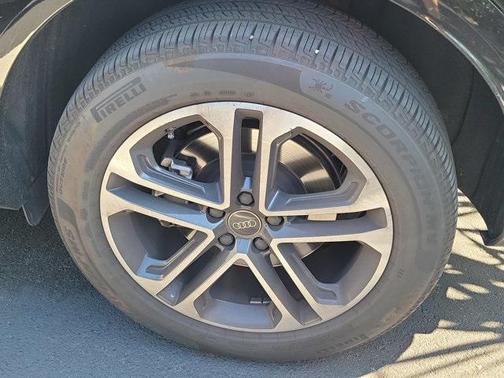 2025 Audi Q5 Premium TFSI quattro S tronic