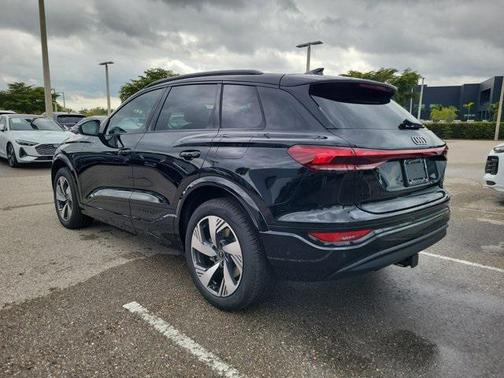 2025 Audi Q6 e-tron Premium quattro