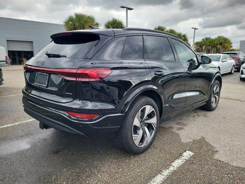 2025 Audi Q6 e-tron Premium quattro